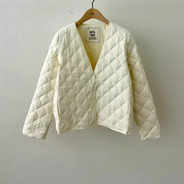 Stylish and Minimalist Women's Jacket - Warm and Comfortable for Autumn and Winter
