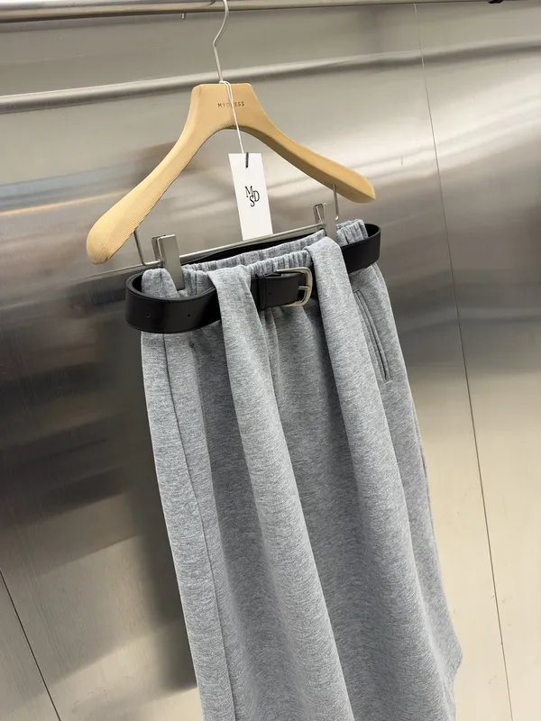 Stylish Casual Gray Capri Pants with Unique Belt