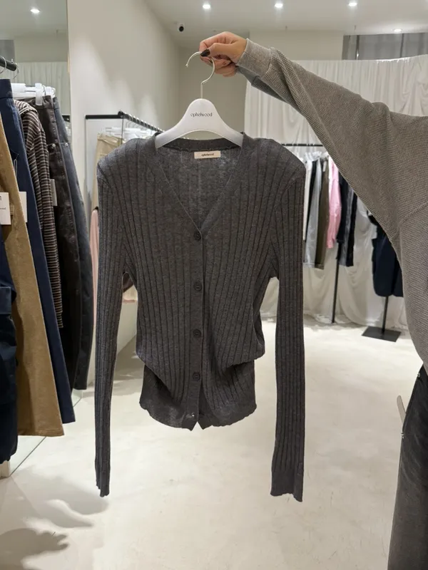 Elegant Knitted Cardigan - Comfortable and Versatile
