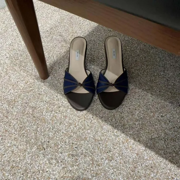 Stylish Bowknot Flat Sandals