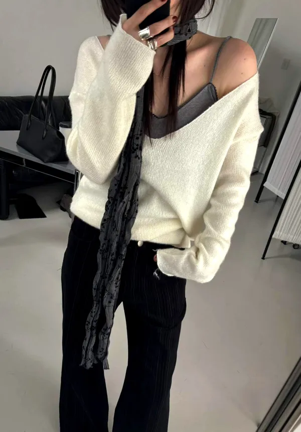 Fashionable Loose V-Neck Knit T-Shirt, Comfortable and Versatile