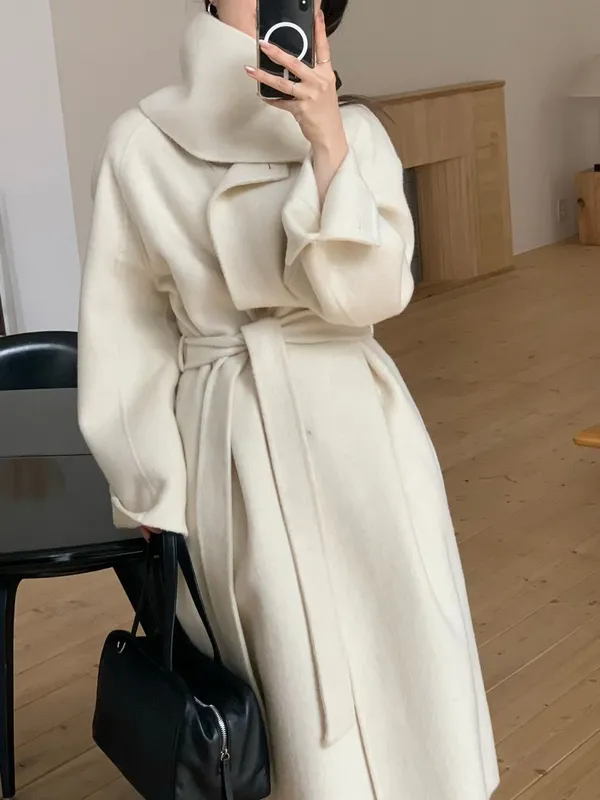 Elegant Women's Coat - Stylish and Versatile Outerwear