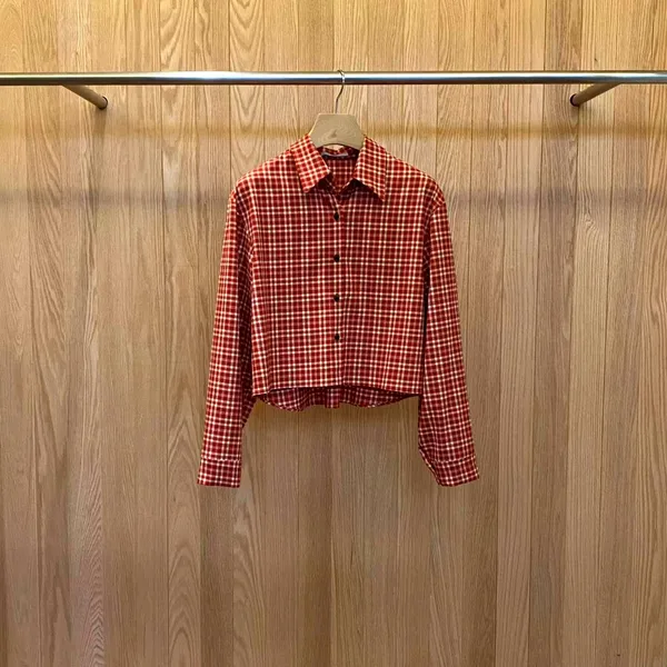 Fashionable Plaid Women's Top - Effortlessly Matches Various Styles