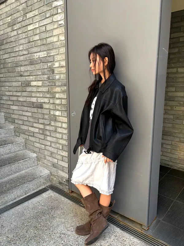 Stylish and Minimalist Women's Jacket, Elegantly Versatile