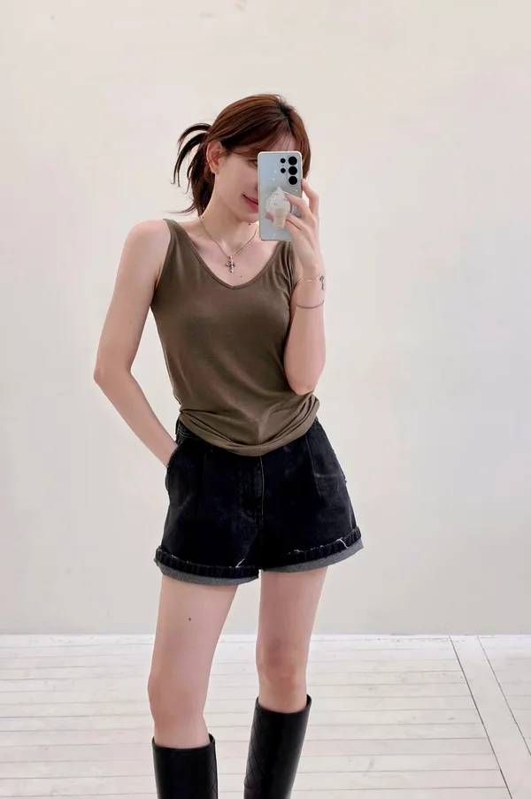 Stylish and Minimalist Women's Top, Comfortable and Breathable, Perfect with Shorts