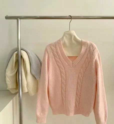 Stylish Knit V-Neck Top, Soft and Comfortable for Spring and Autumn Wear