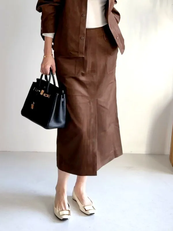 Skirt Midi Coklat Elegan untuk Menonjolkan Pesona Wanita