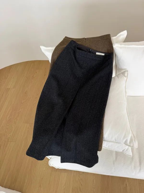 Elegant Wool Blend Midi Skirt for Autumn and Winter Styling