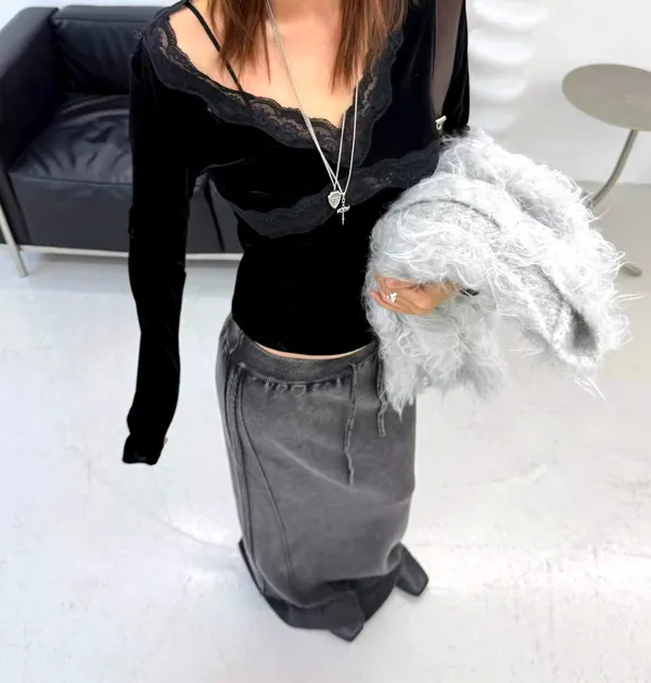 Elegant Lace Trim Women's T-Shirt - Fashionable and Versatile
