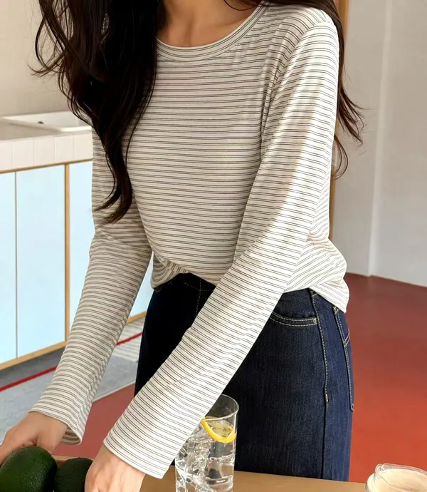 Stylish Striped Women's Top - Comfortable and Versatile