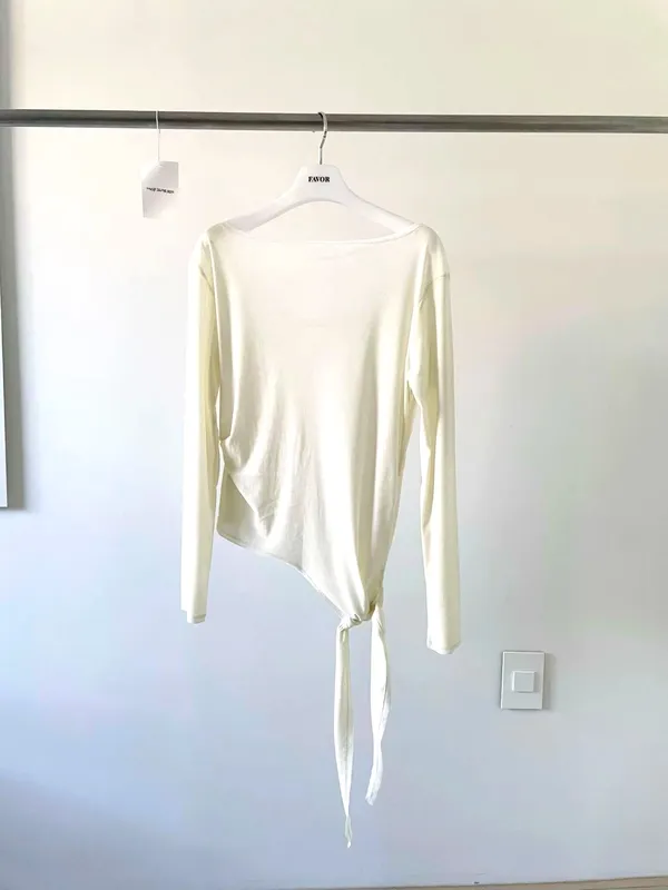 Elegant Versatile Long Sleeve T-Shirt with Minimalist Design