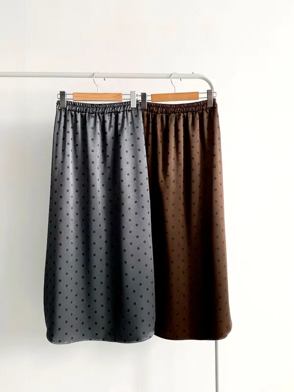 Stylish Polka Dot Midi Skirt - Elegant and Comfortable