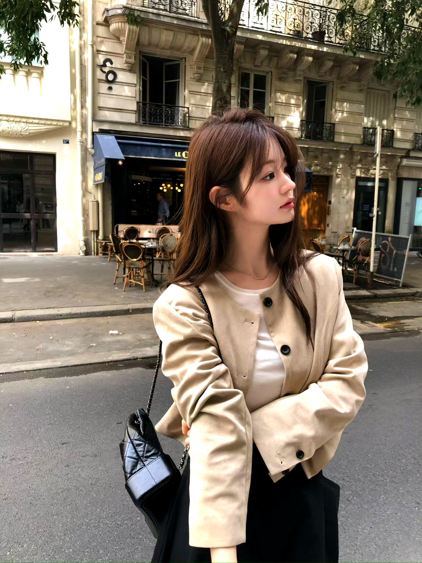 스타일리시하고 미니멀한 여성 재킷 - 우아하고 다재다능