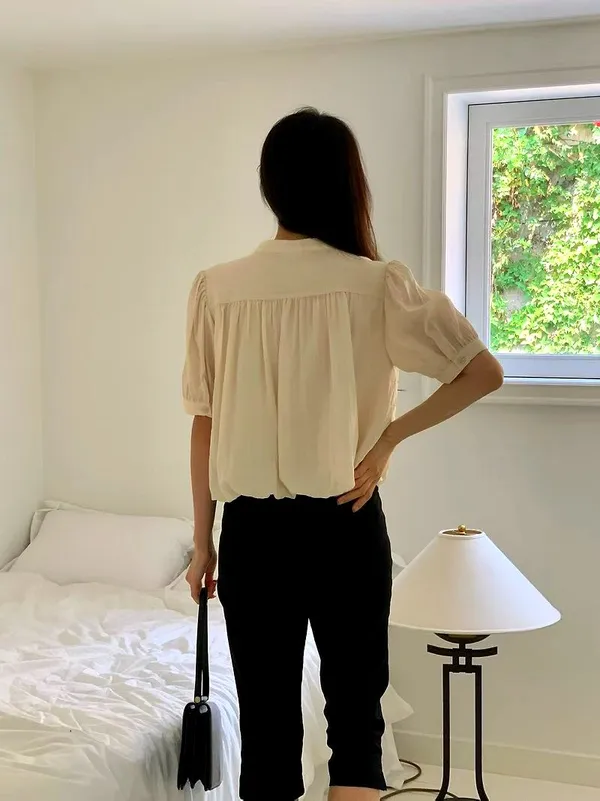 Elegant Women's Top - Lightweight and Breathable for Perfect Pairing