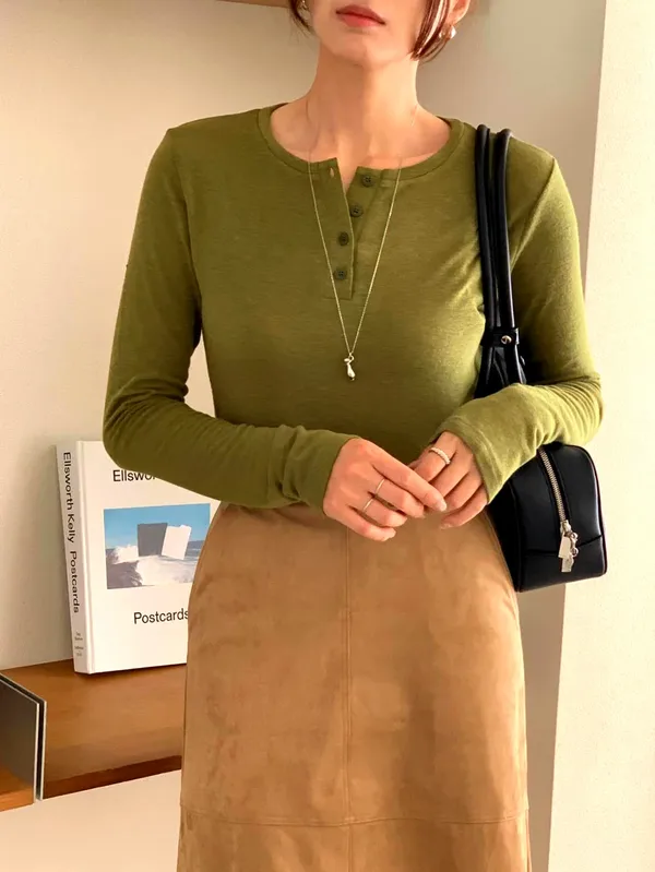 Stylish and Versatile Women's Top with Comfortable Long Sleeves