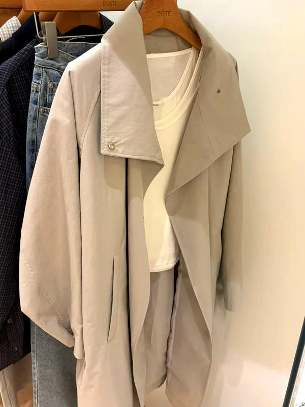 Elegant Women's Jacket - Lightweight and Comfortable, Perfect for Any Outfit