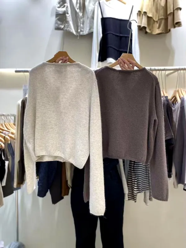 เสื้อผู้หญิงสไตล์มินิมอลทันสมัย สบายและเป็นกันเอง