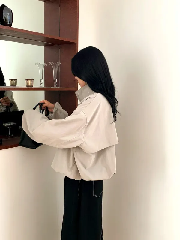 Stylish and Minimalist Women's Jacket, Comfortable Loose Design
