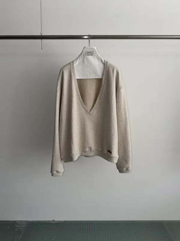 Minimalist V-Neck Knitted Top - Comfortable and Versatile