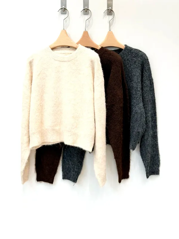 Soft and Comfortable Knitted Sweater, A Must-Have for Autumn and Winter