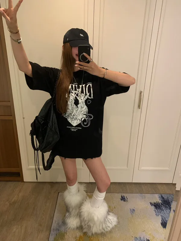Trendy Loose Fit T-Shirt with Unique Prints - A Must-Have for Fashion Lovers