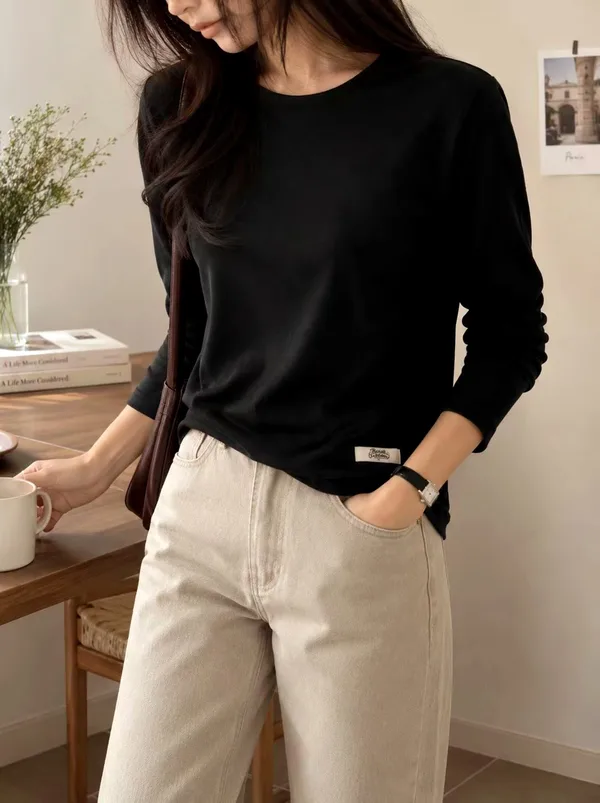 Minimalist Black Long Sleeve T-Shirt, Comfortable and Versatile