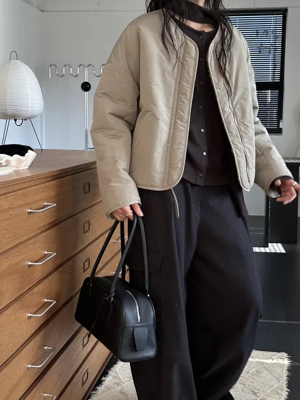 Stylish and Minimalist Women's Jacket - Comfortable, Warm, and Versatile
