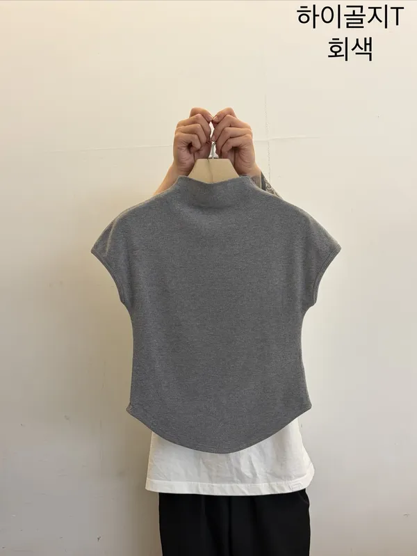 เสื้อยืดแขนสั้นคอเต่าที่เรียบง่ายและสบาย