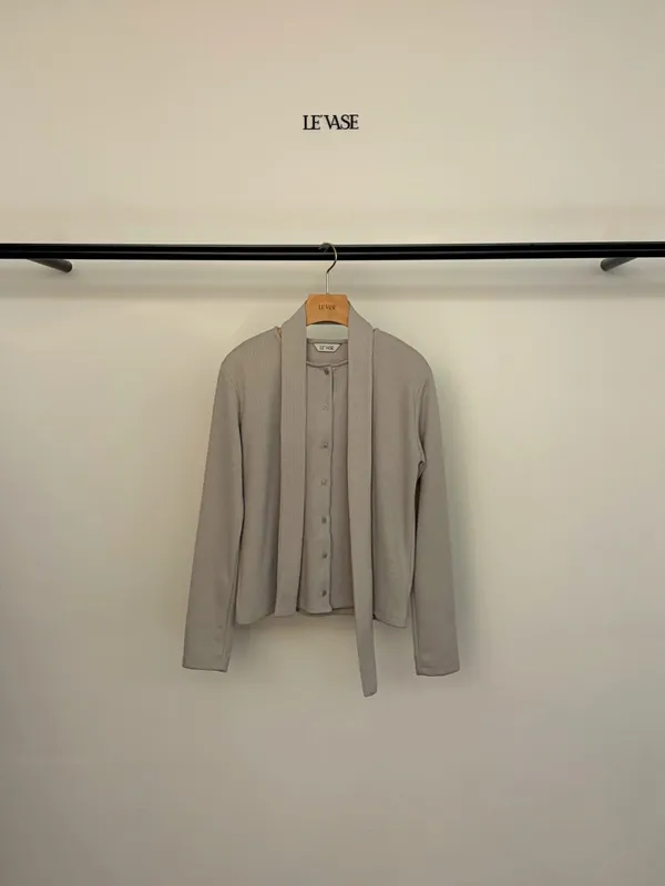 Elegant and Minimalist Women's Top with Lightweight Breathable Design