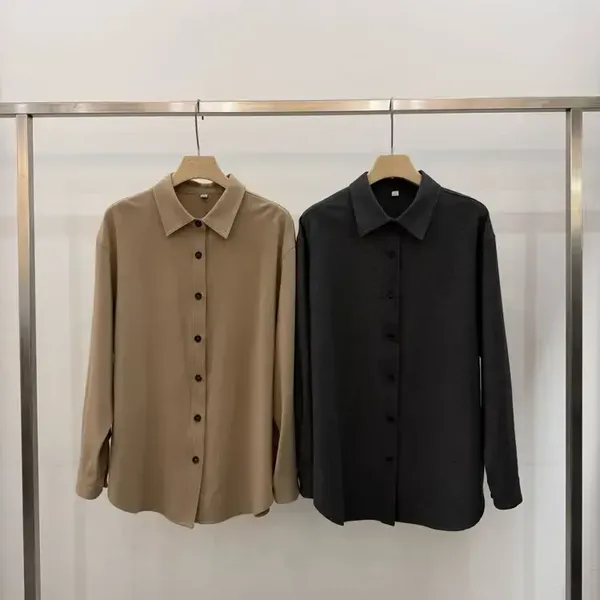 Stylish and Minimalist Women's Shirt for Any Occasion