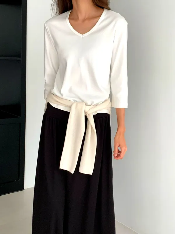 Minimalist White V-Neck Long Sleeve T-Shirt, Comfortable and Versatile
