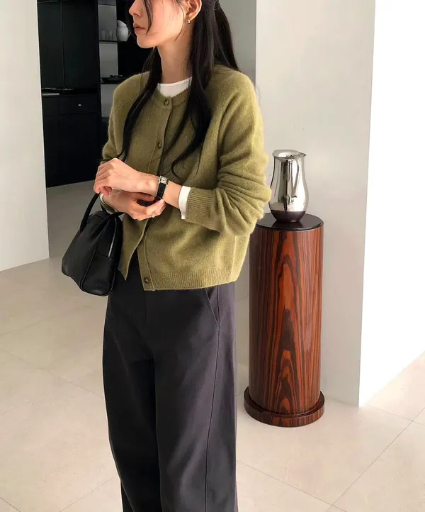 Elegant Knitted Sweater, A Must-Have for Warm and Cozy Autumn and Winter
