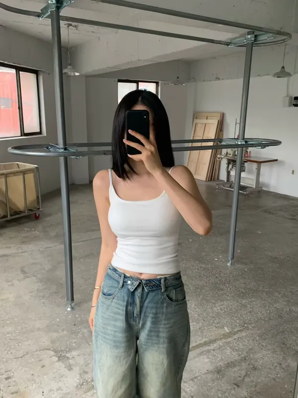 Minimalist Versatile White Camisole - A Summer Essential
