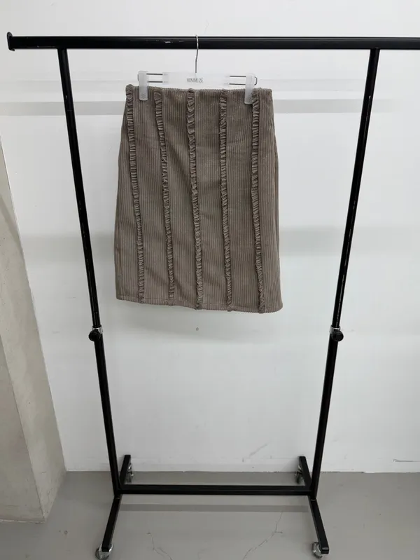 Elegant Pleated Midi Skirt to Showcase Your Feminine Charm