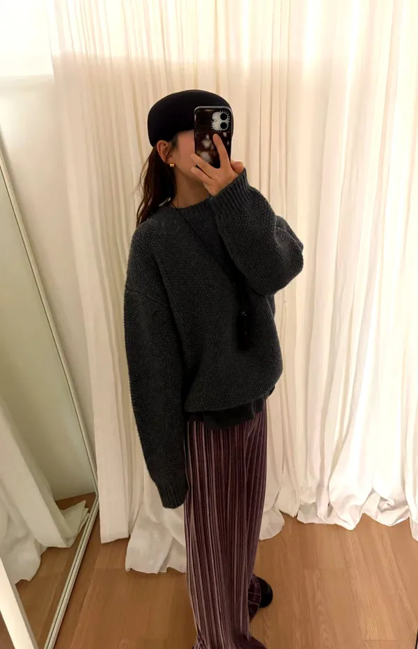 Fashionable Loose Knit Top - Comfortable and Versatile