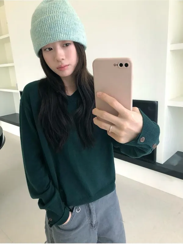 Fashionable and Comfortable Knit Sweater, Elegant Casual Style