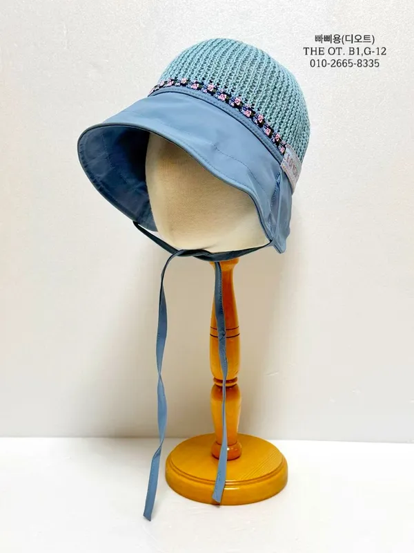Topi Wanita Anyaman Bergaya Berwarna Biru Segar - Aksesori Musim Panas Sempurna