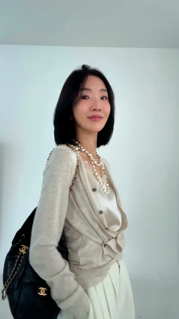 Stylish and Simple Women's Top, Comfortable and Versatile