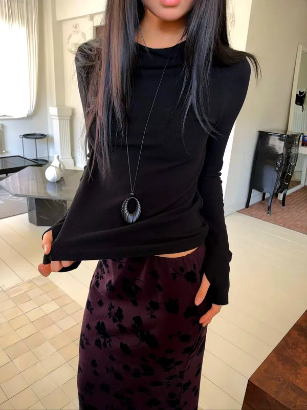 Elegant and Fashionable Black Long Sleeve T-Shirt