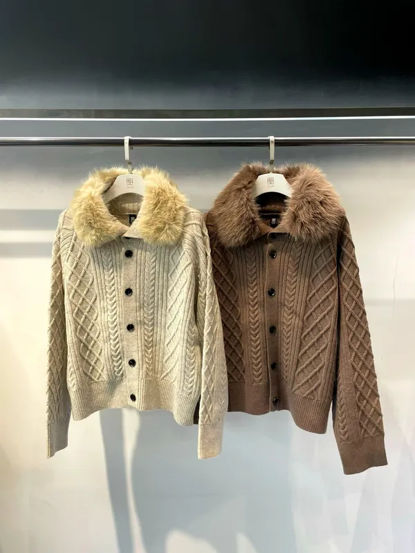 Stylish Knit Cardigan with Fur Collar