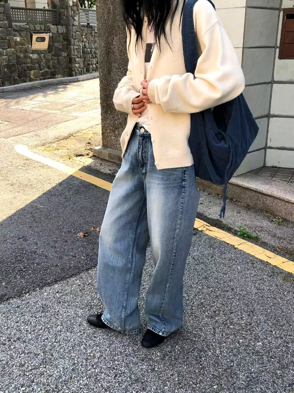 Loose Fit Casual Jeans - Fashionable and Versatile