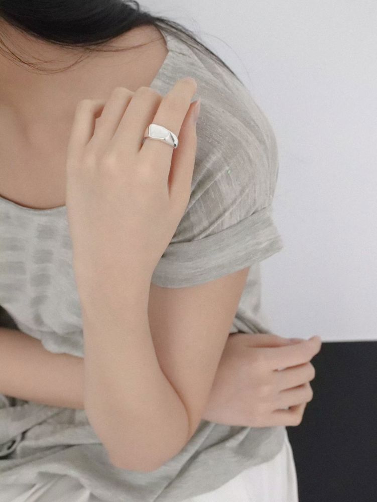 Minimalist Silver Ring - A Fashionable Essential