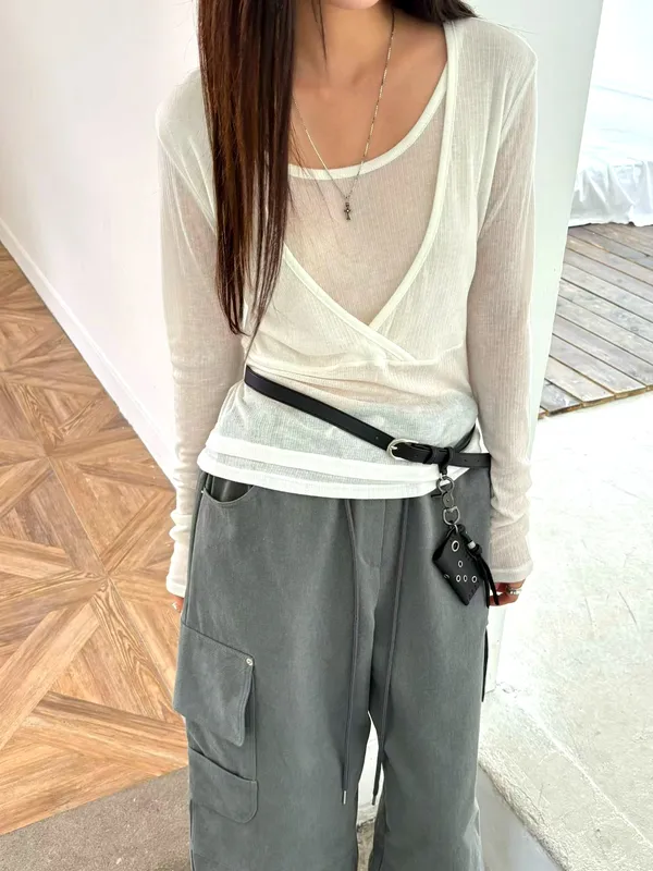 Stylish and Minimalist Women's Top - Lightweight and Breathable for Perfect Pairing