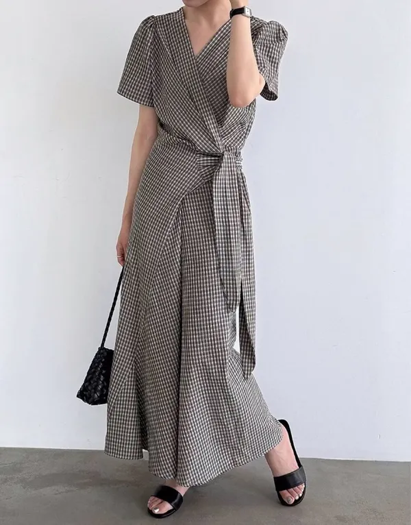 Gaun Lace-Up Corak Plaid yang Elegan, Mempersembahkan Pesona Wanita dengan Sempurna