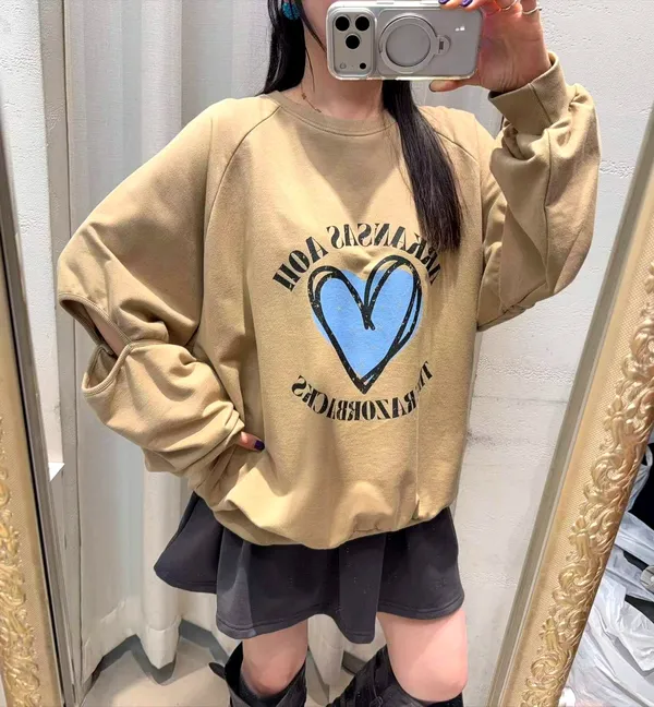 時尚心形印花衛衣，舒適休閒風