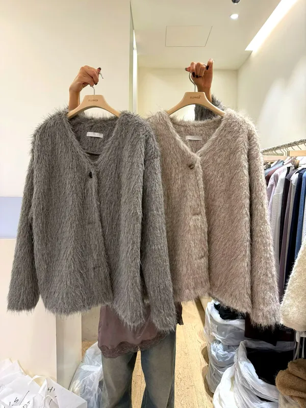 Fashionable Plush Women's Top, Comfortable and Warm, Perfect for Autumn and Winter