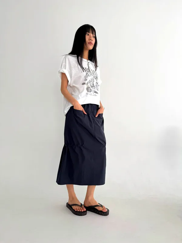 Stylish Minimalist Women's Dress Skirt - Comfortable and Versatile for Everyday Wear