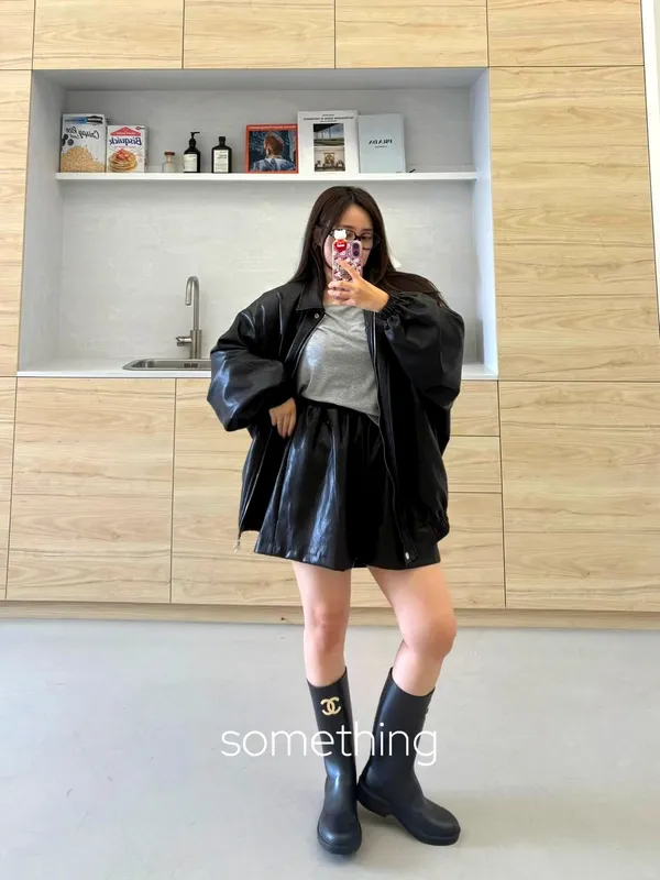 Stylish Women's Shorts - Casual Comfort for Summer Pairing