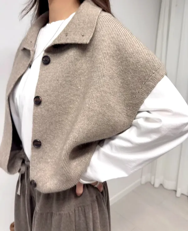 Stylish and Minimalist Women's Jacket, Comfortable Knitted Cardigan