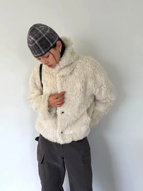 Warm and Comfortable Women's Jacket, Plush Design, Fashionable and Versatile